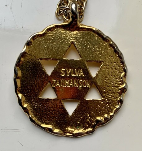 Fig. 2 Medallions with a diameter of 3.5 cm.