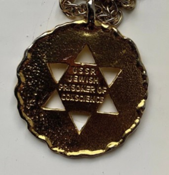 Fig. 2 Medallions with a diameter of 3.5 cm.