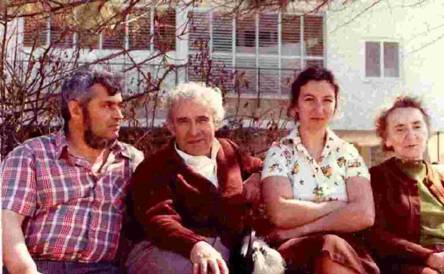 С Кипнисами и Соней Давидович (весна 1977, Бат-Ям) С Кипнисами и Соней Давидович (весна 1977, Бат-Ям)