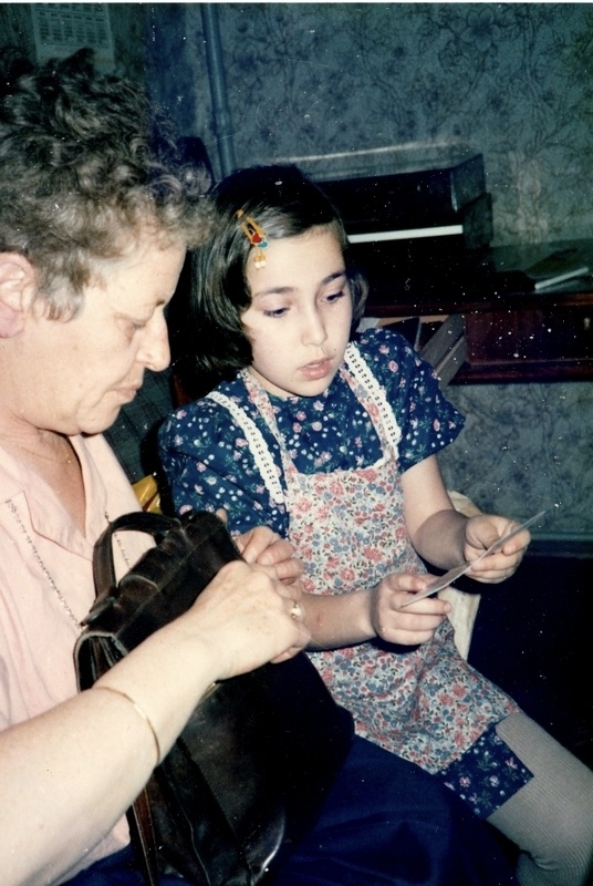 סוף שנת 1986. מאשה מספרת (באנגלית) על מצבנו לאורחת מחו"ל
