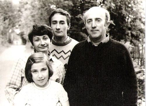 Маша, Аня, Борис и Владимир Лифшицы. Июль 1987 г. Маша, Аня, Борис и Владимир Лифшицы. Июль 1987 г.