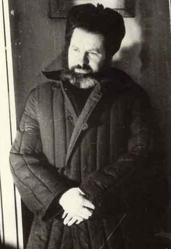 Яков Сусленский в робе зэка. Снимок сделан в 1977 г. дома сразу после возвращения из лагеря Яков Сусленский в робе зэка. Снимок сделан в 1977 г. дома сразу после возвращения из лагеря