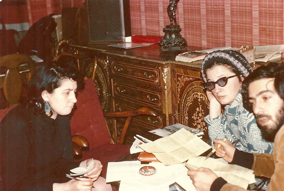 Слева направо: Дина Бейлина, Наталия Фёдорова (жена узника совести Юрия Фёдорова), и Александер Гольдфарб в доме проф. Александра Лернера. Москва, 1975&nbsp;г.